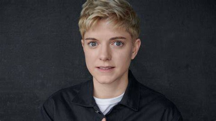 Mae Martin